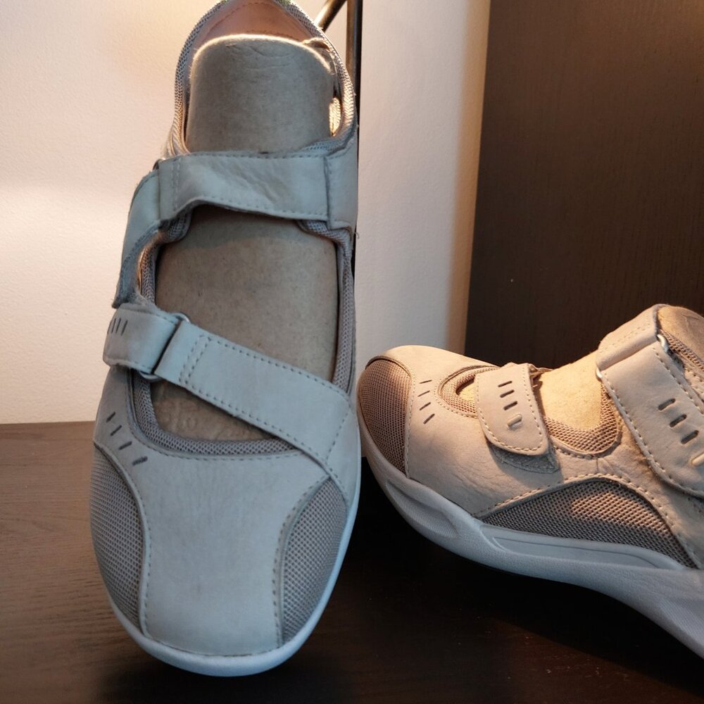 Clarks - Picture 2 of 6